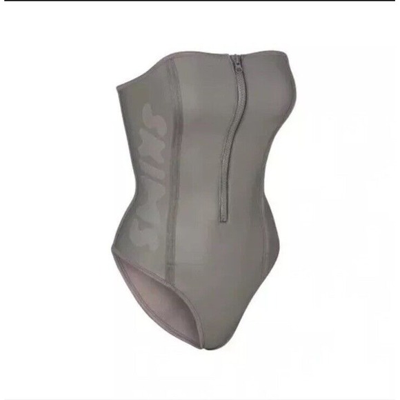 NWT Skims Rubberized Scuba Swim Strapless One‎ Piece Swimsuit Xxs Grey Chalk - Picture 1 of 13